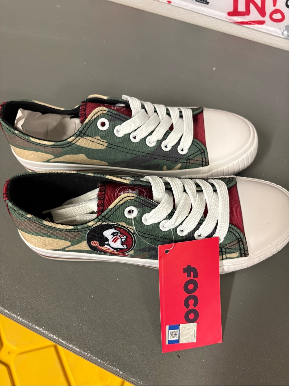 NEW women’s Florida state seminoles canvas Camo sneaker. sz 7